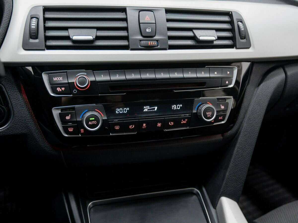 Купить BMW 3 серии 318i, 2016, 188 888 км, фото №20