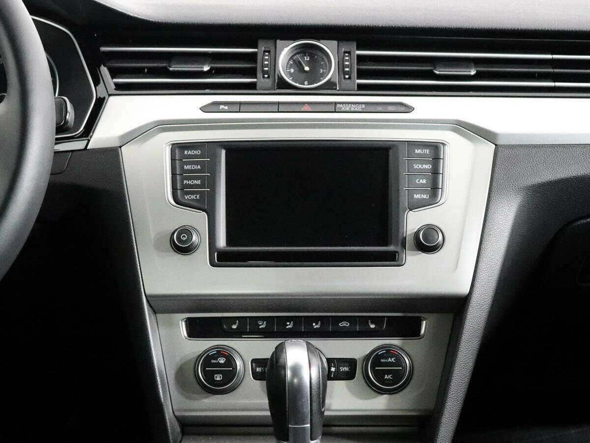 Купить Volkswagen Passat, 2017, 181 000 км, фото №12