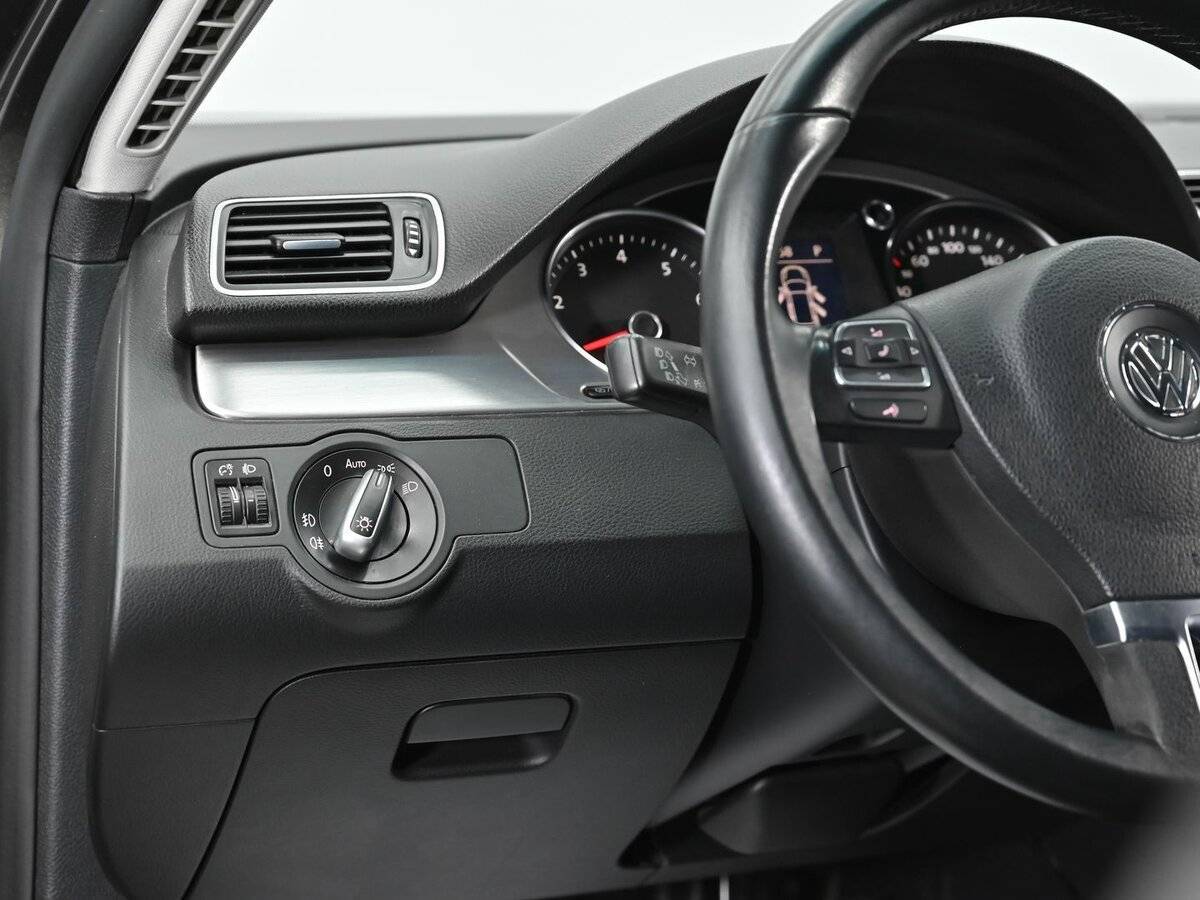 Купить Volkswagen Passat, 2012, 121 000 км, фото №9